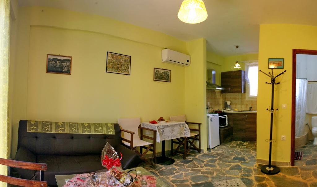 Evaland Traditional Houses Apartment Tarti Bilik gambar